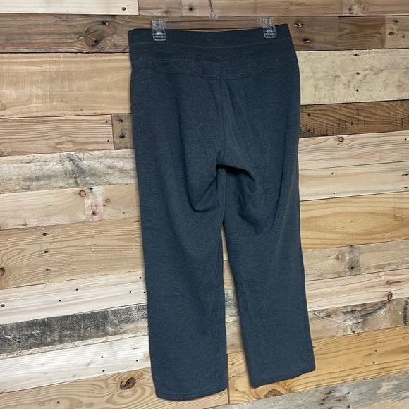 Reebok size medium gray sweatpants with pockets - Picture 5 of 7